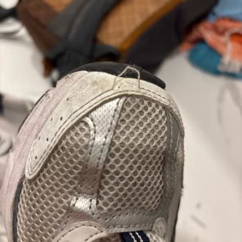 Kısa Sürede Yırtılan Ve Koku Yapan Ayakkabının Değişimini Talep Ediyorum