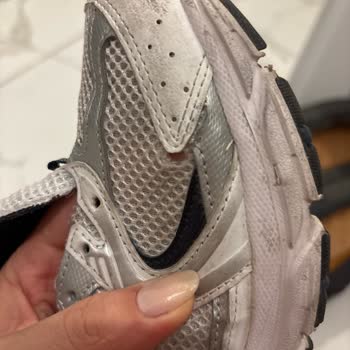 Kısa Sürede Yırtılan Ve Koku Yapan Ayakkabının Değişimini Talep Ediyorum