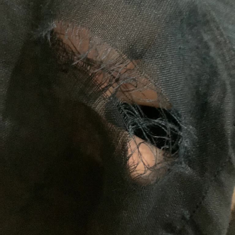 Yüksek Fiyatlı Pantolonun Kısa Sürede Yırtılması Hayal Kırıklığı Yarattı