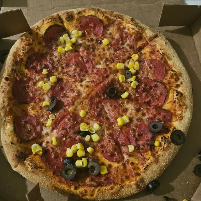 Soğuk Ve Eksik Malzemeli Pizza Hayal Kırıklığı