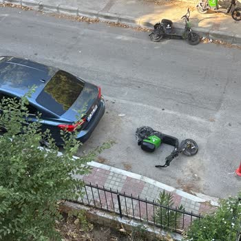 Martı Scooterlarının Kaldırımda Bırakılması Ve Güvenlik Sorunu