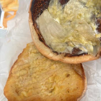 Yanmış Ve Pişmemiş Ürünlerle Kötü Hizmet Deneyimi