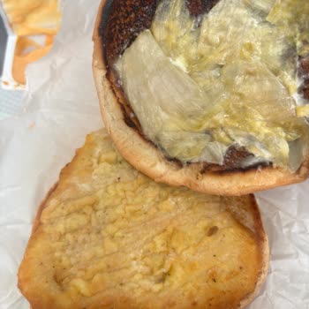 Yanmış Ve Pişmemiş Ürünlerle Kötü Hizmet Deneyimi