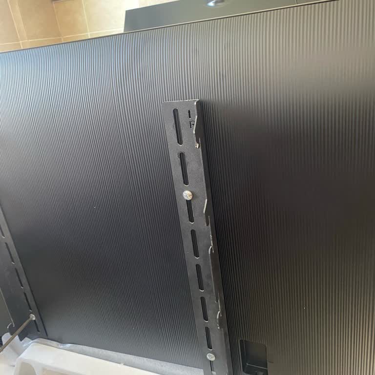 Samsung TV'de Güç Kablosu Girişi Eksikliği Nedeniyle Yaşanan Büyük Mağduriyet