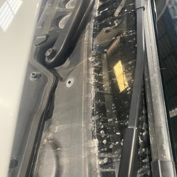 BMW 320d Ön Cam Eleğinde Parçalanma Ve Kalite Sorunu