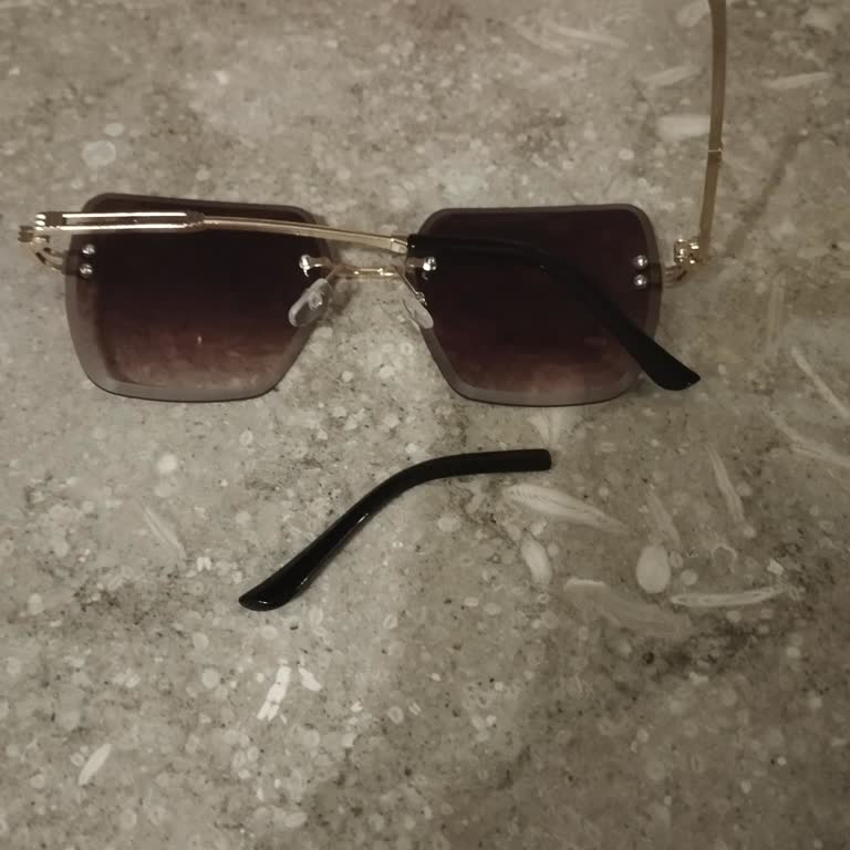 Trendyol Nilu 'dan Aldığım Gözlük Kırık Geldi