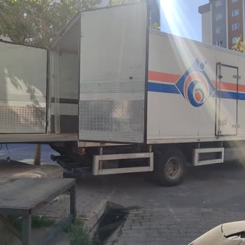 A101 Mal İndirme Sırasında Yolun Sürekli Kapatılması Ve Şoför Davranışı