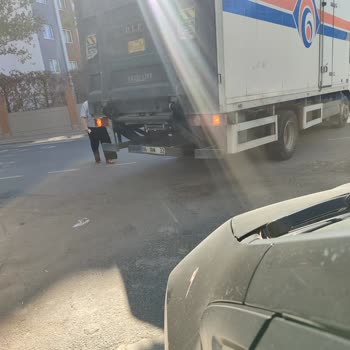 A101 Mal İndirme Sırasında Yolun Sürekli Kapatılması Ve Şoför Davranışı