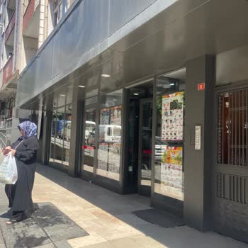 BİM Esenler Şubesinde Kasada Yaşanan Yoğunluk Ve Personel Davranışı Sorunu