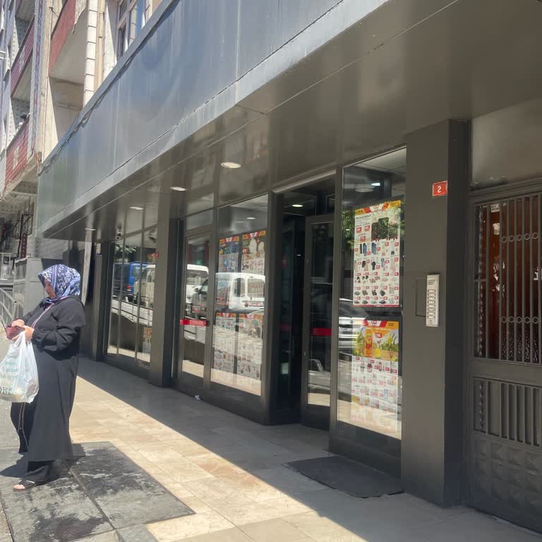 BİM Esenler Şubesinde Kasada Yaşanan Yoğunluk Ve Personel Davranışı Sorunu