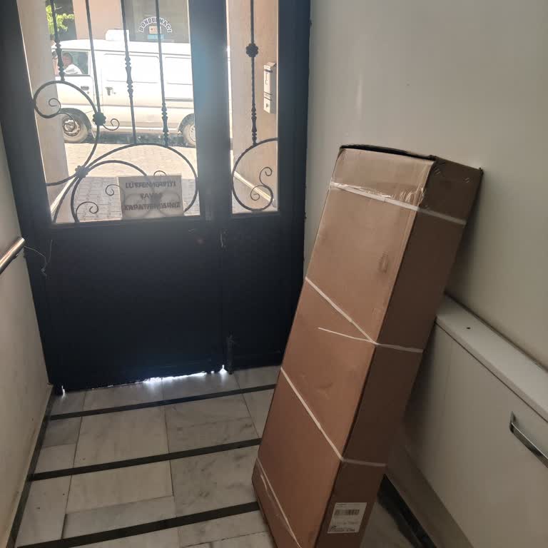 Kargo Ürünü Kapıya Teslim Etmedi, Şube İlgisiz Davrandı