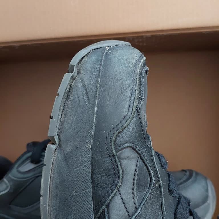 Boss Running Ayakkabının Tabanı Kısa Sürede Açıldı, Garanti İadesi Reddedildi