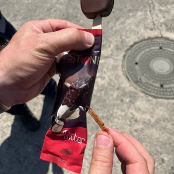 Dondurma Paketinden Tahta Parçası Çıkması Şok Etti