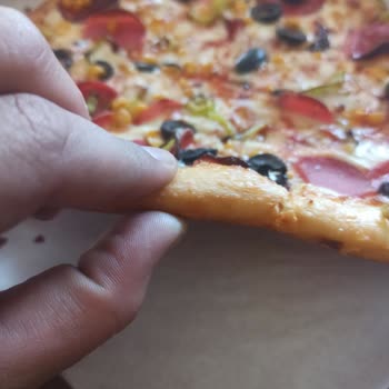Beklentiyi Karşılamayan Pizza Ve Kötü Hamur Deneyimi