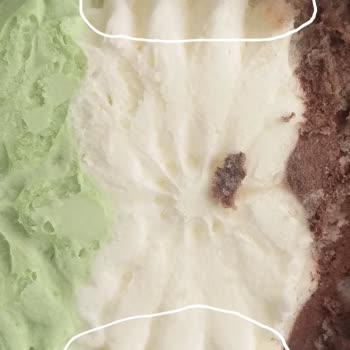 Aldığım Golf Dondurmanın İçinden Buzlanma Ve Bozulmuş Kısımlar Çıktı