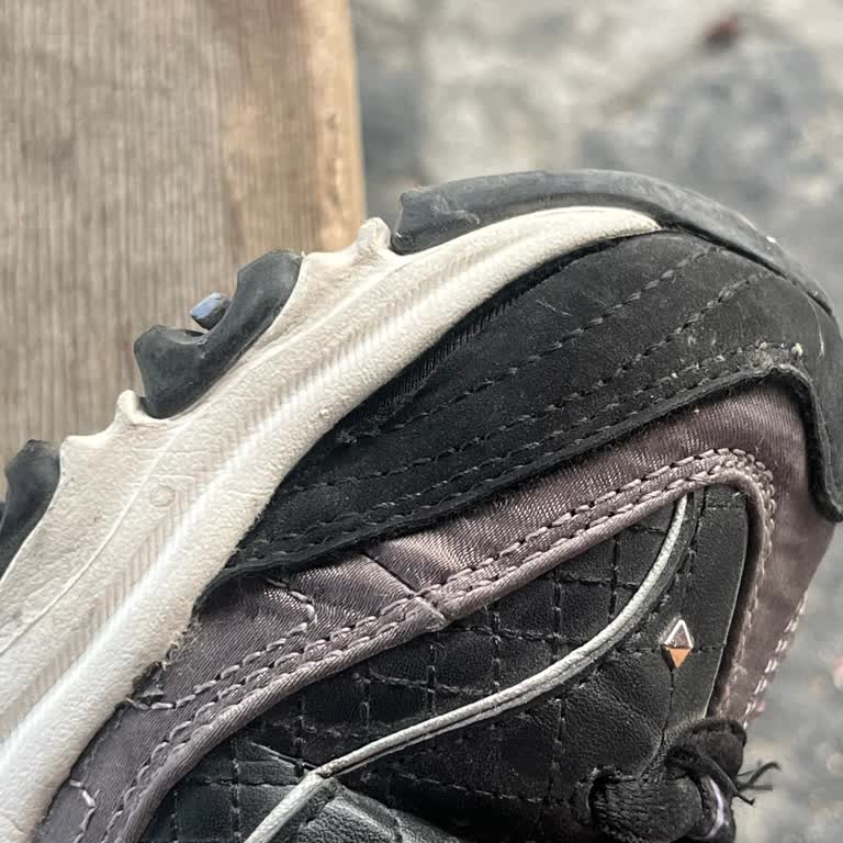 Skechers Aldığım Ayakkabı 1 Yılda Kullanılamaz Hale Geldi, Firma Sorumluluk Almıyor