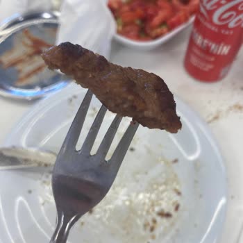 Köfte Menüden Kıl Çıkması Ve İlgisiz Şef