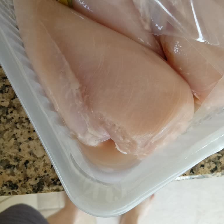 Bozuk Tavuk Ve Yetersiz Müşteri Desteği