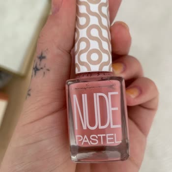 Pastel Nude Oje Tırnaklarımı Sararttı, Çıkmıyor