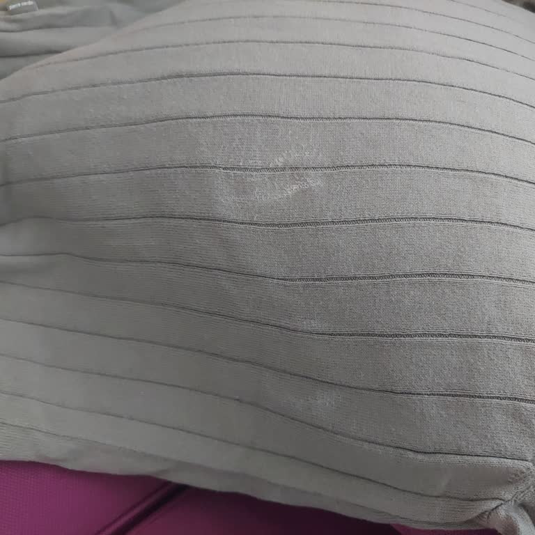 Aldığım Triko T-shirtte Leke Sorunu Ve Yetersiz Çözüm