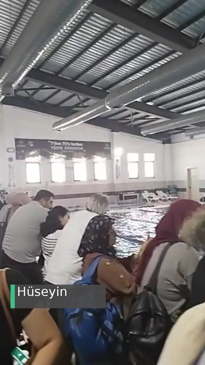 Malatya Battalgazi Belediyesi Battalgazi Yüzme Havuzunda Oturacak Yer Yok! videonun kapak resmi