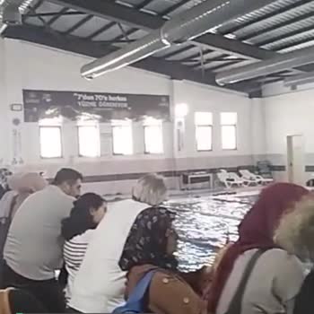 Malatya Battalgazi Belediyesi Battalgazi Yüzme Havuzunda Oturacak Yer Yok!