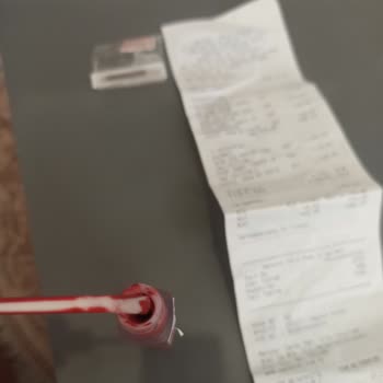 Kırık Ruj İçin İlgisiz Mağaza Ve Çözümsüzlük Mağduriyet Yaşattı