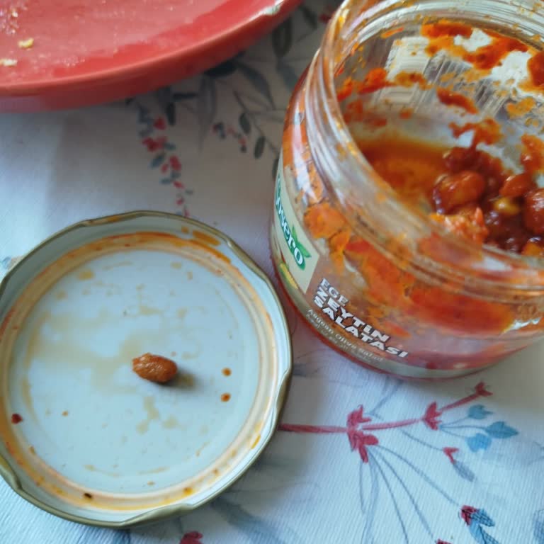 Zeytin Salatasında Yabancı Madde Tehlikesi: Az Kalsın Dişimi Kaybediyordum