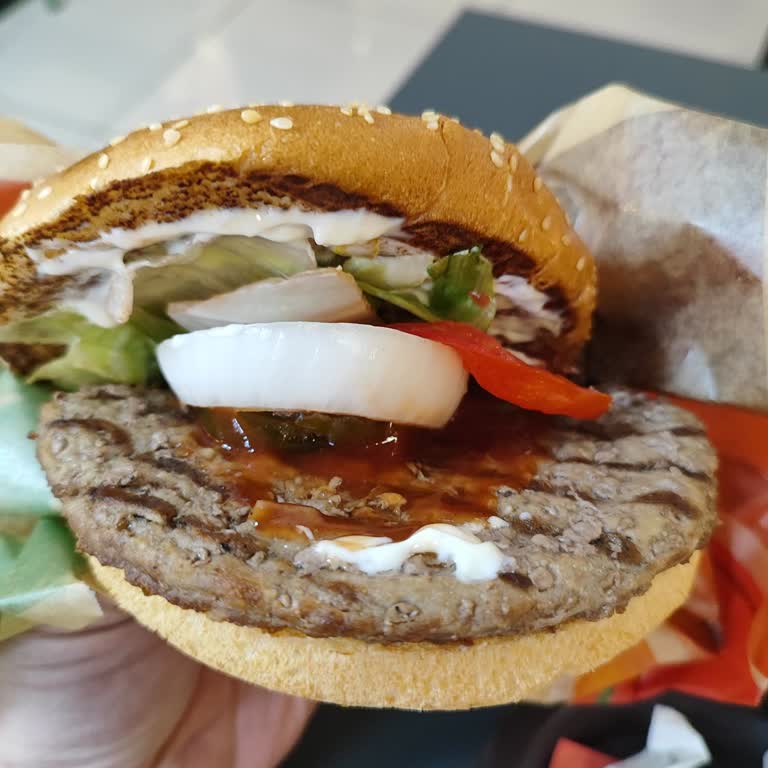 Burger King Atrium Bakırköy Şubesinde Kötü Menü Ve Eksik Malzeme Deneyimi