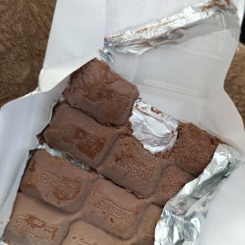 Tarihi Geçmemiş Nestle Damak Bozulmuş Ve Pütürleşmiş