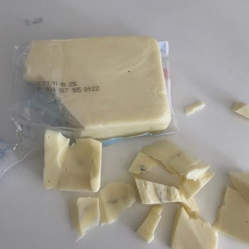 Peynirde Siyah Yabancı Maddeyle Karşılaşmak Hayal Kırıklığı Yarattı