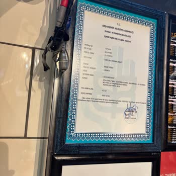 Böcekli Döner Ve Kötü Hizmet Şoku