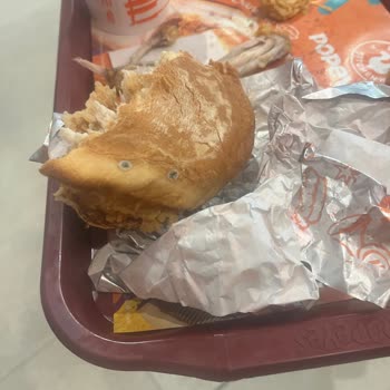 Küflü Ekmek Ve İlgisiz Personel Deneyimi