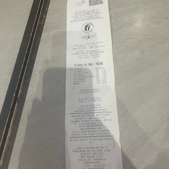 Küflü Ekmek Ve İlgisiz Personel Deneyimi