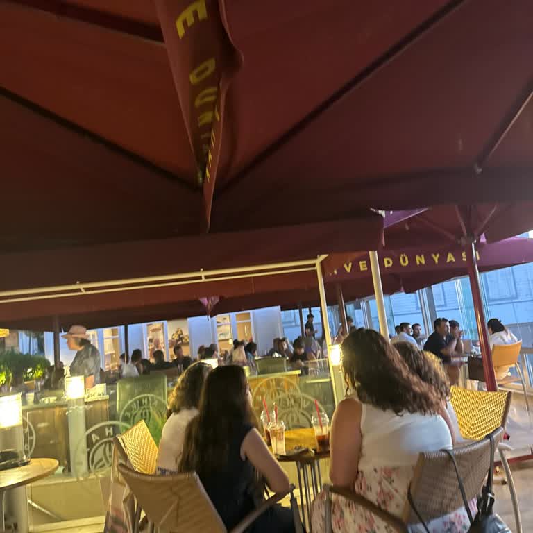 Büyükada Kahve Dünyasında Keyfi Kat Kapatma Ve İlgisiz Personel Sorunu