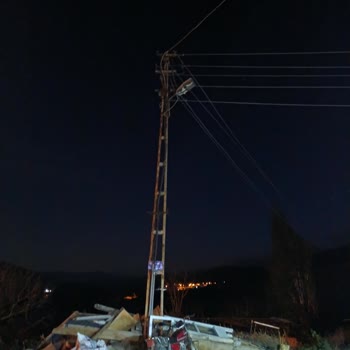 Söğüt Mahallesinde Sokak Lambaları Yanmıyor Elektrik Sorunu Çözülmüyor