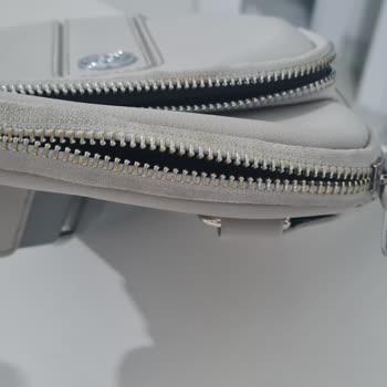 Aldığım Çantanın Fermuarı Kısa Sürede Bozuldu, Firma İlgisiz