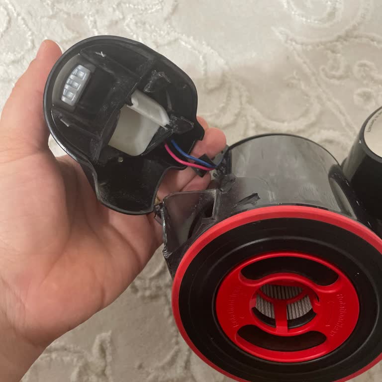 Bosch Şarjlı Süpürge Toz Haznesi Mandalı Kırıldı Yedek Parça Pahalı