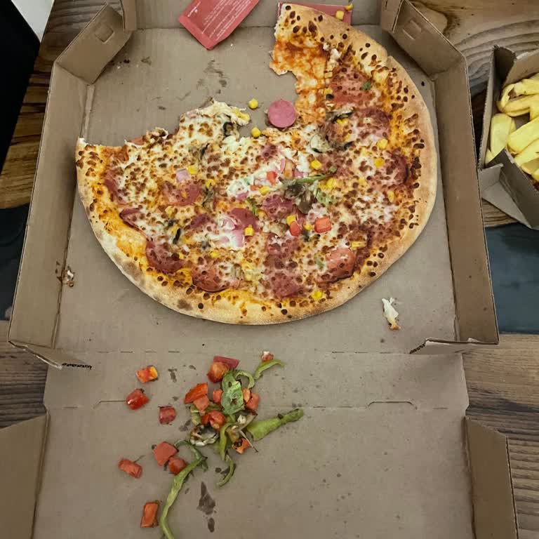 Sucuk Sever Pizza Siparişim Yanlış Malzemelerle Geldi