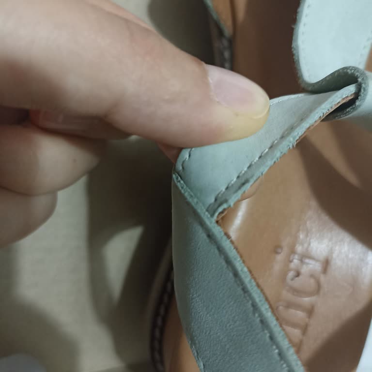 Kısa Sürede Acıtan Sandalet Ve Mağazadan Kirli İade Şoku