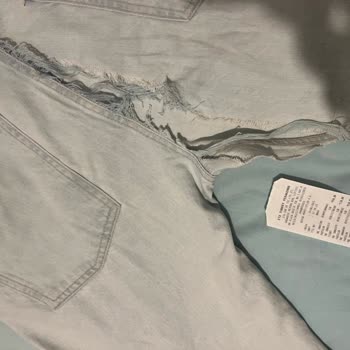 Yeni Alınan Pantolonun Dikiş Yerinden Yırtılması Mağduriyet Oluşturdu