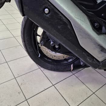 Honda Motosiklet Yanlış Lastik Takılması ve İlgisiz Servis Nedeniyle Mağduriyet