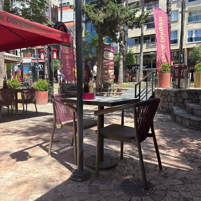 Antalya Sıcağında Klimasız Hizmet Ve Tutarsız Personel