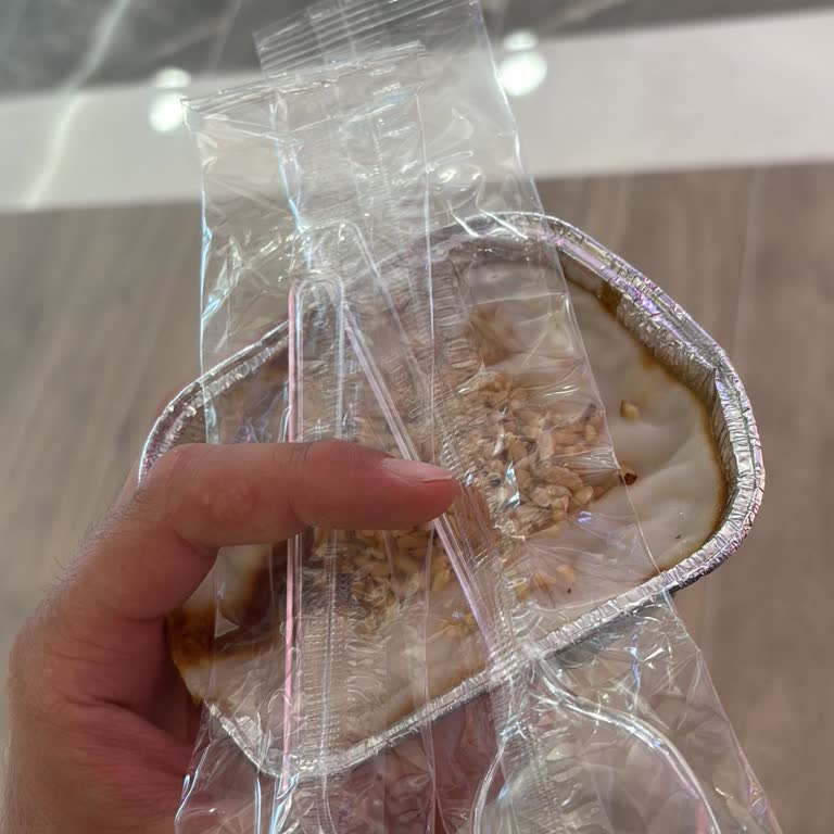 Yemekte Karınca Şoku Ve Kötü Hizmet