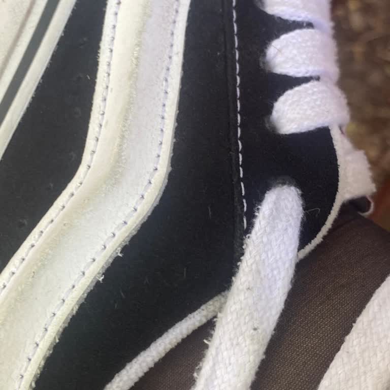 Sneaks Up Vans Ayakkabının Logosunda 1 Ayda Soyulma Yaşadım