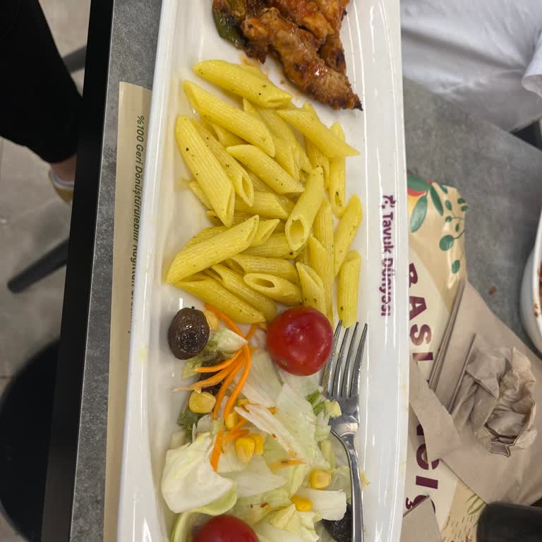 Metromall Tavuk Dünyası'nda Çocuk Porsiyonu Yetersizliği Hayal Kırıklığı Yarattı