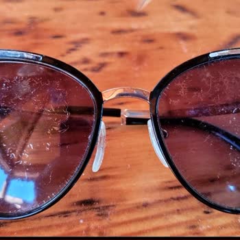 Aldığım Güneş Gözlüğünde Film Kırışıklığı Ve Çerçeve Arızası Yaşadım