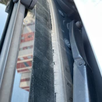 BMW F10 Ön Cam Fitil Sorunu Kronikleşti, Çözüm Yok!