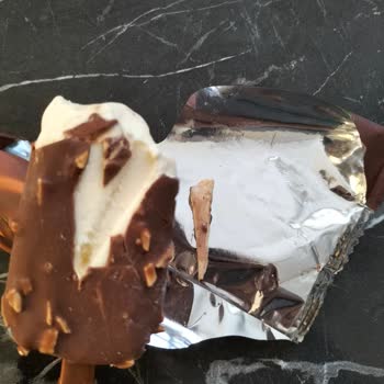 Dondurma İçinden Çıkan Tahta Parçası Tehlikesi