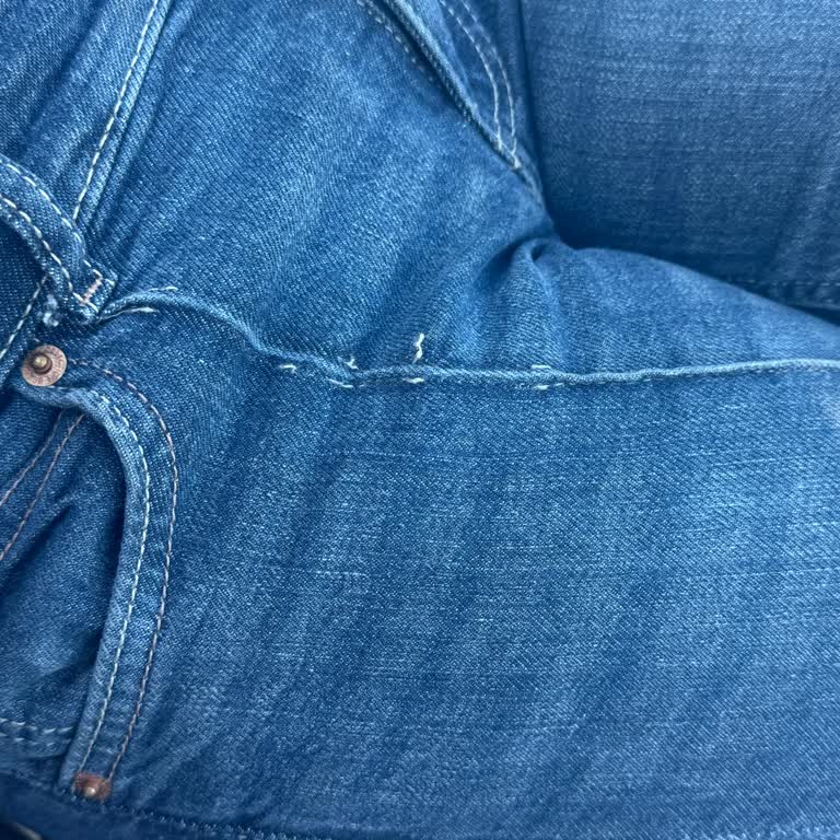 Yüksek Fiyatlı Kot Pantolonun Dikişleri Kısa Sürede Söküldü